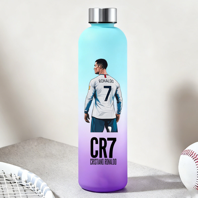 Kids Outdoor Kitchen - 900 ミリリットル CR7 ウォーターボトルカジュアルサッカースターロナウドスポーツボトルアウトドア旅行ジムフィットネス水差し子供ポータブル飲料カップ